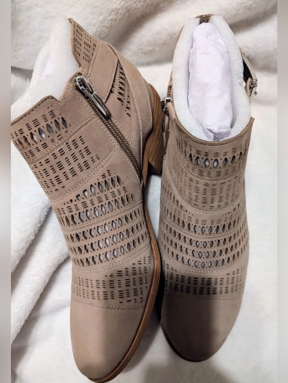NWOT Vince Camuto Taupe Laser-Cut Suede Ankle Booties With Buckle 8.5